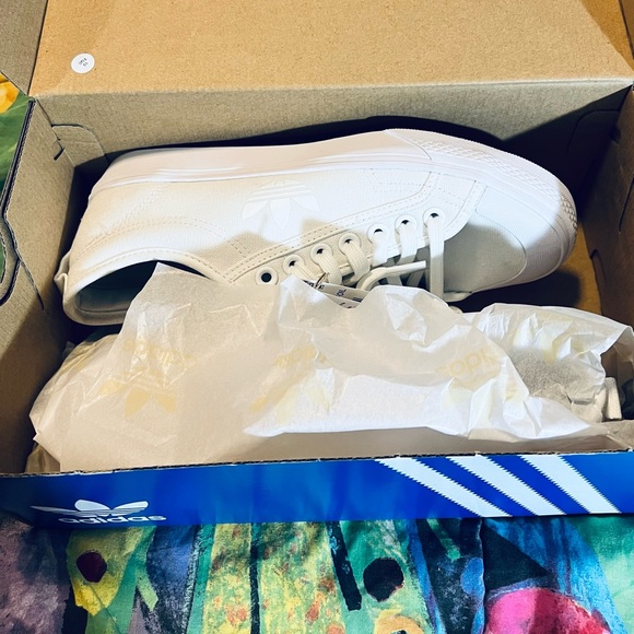 Brand New Adidas - Picture 9 of 11